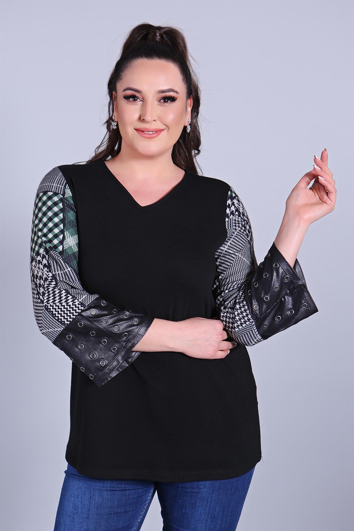 V Yaka Kuşgözlü Yeşil/Siyah Bluz