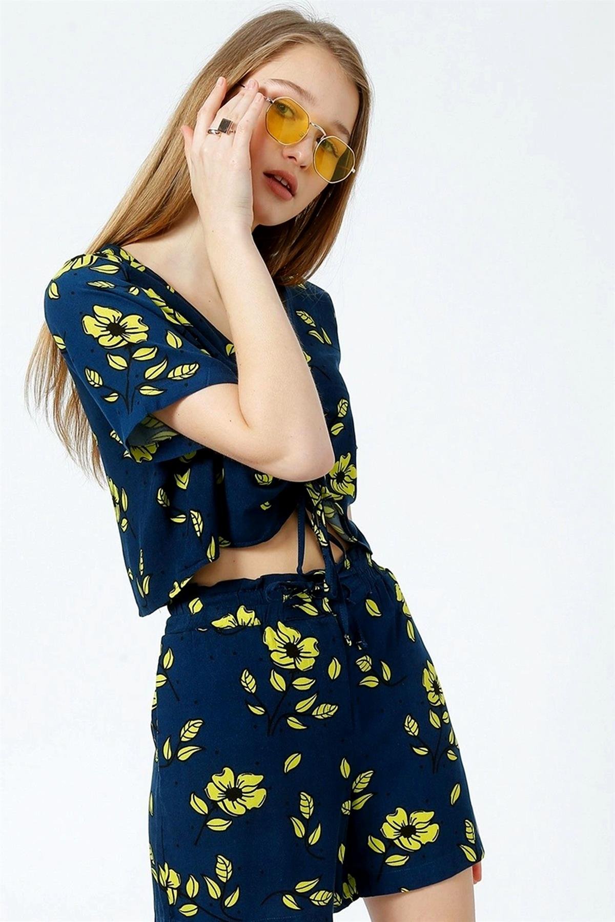 V Yaka Önü Bağlamalı Büzgülü Mavi Bluz