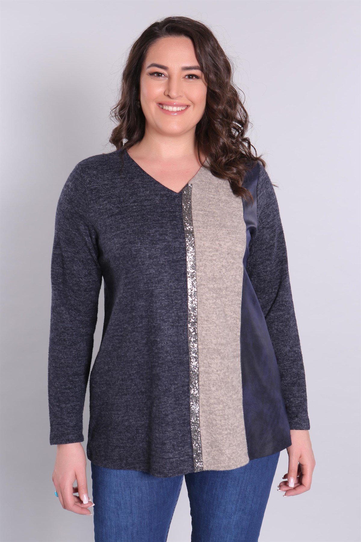 V Yaka Taş Şeritli Lacivert Büyük Beden Bluz