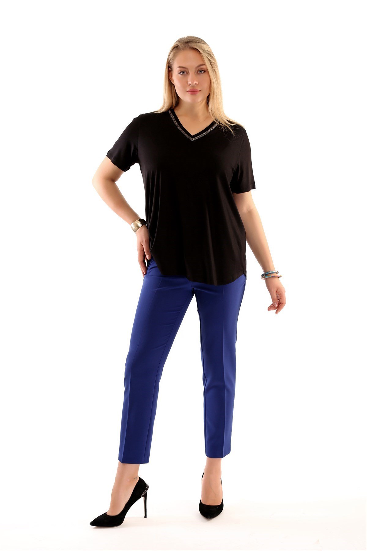 'V' Yaka Taş Şeritli Siyah Bluz