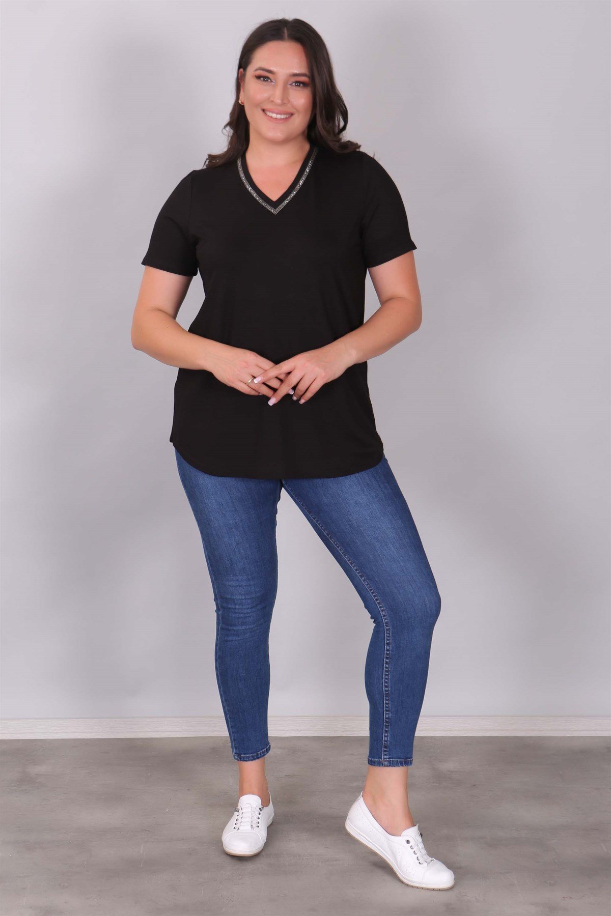 'V' Yaka Taş Şeritli Siyah Bluz