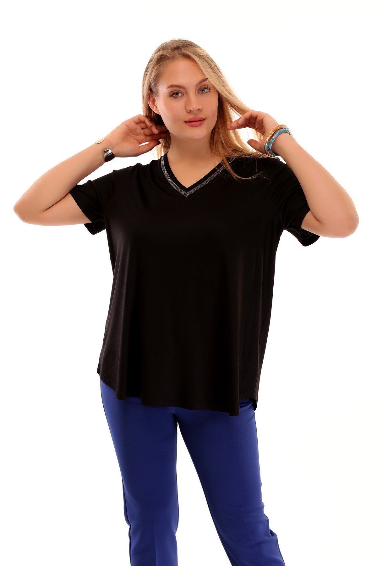 'V' Yaka Taş Şeritli Siyah Bluz