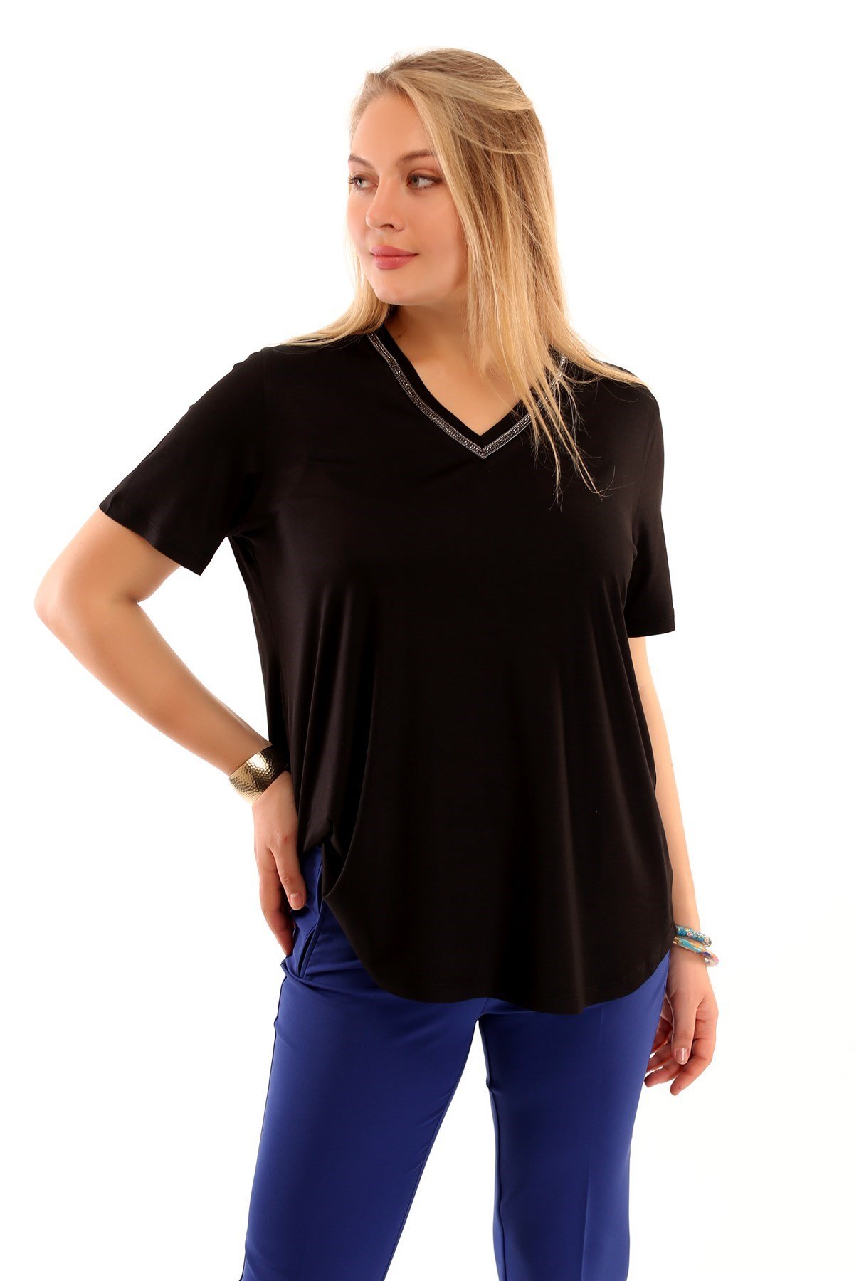 'V' Yaka Taş Şeritli Siyah Bluz