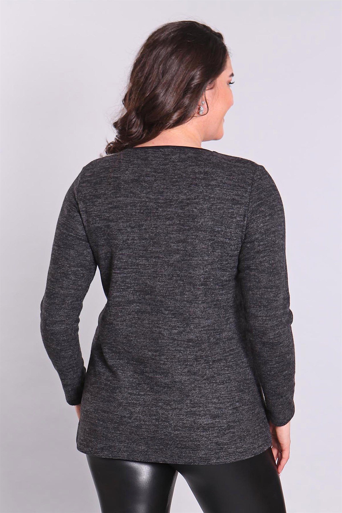 V Yaka Taş Şeritli Siyah Büyük Beden Bluz