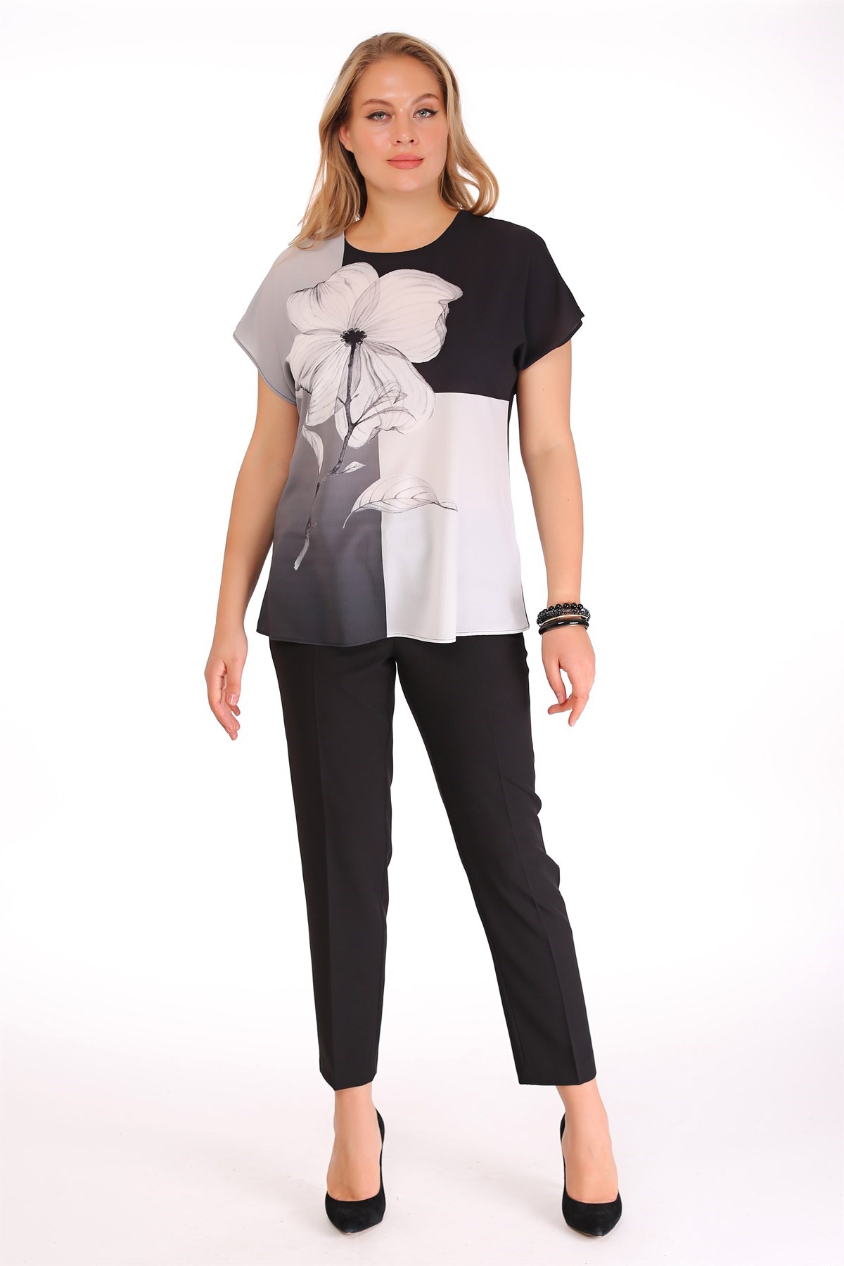 Yonca Desenli Düşük Kol Siyah Bluz