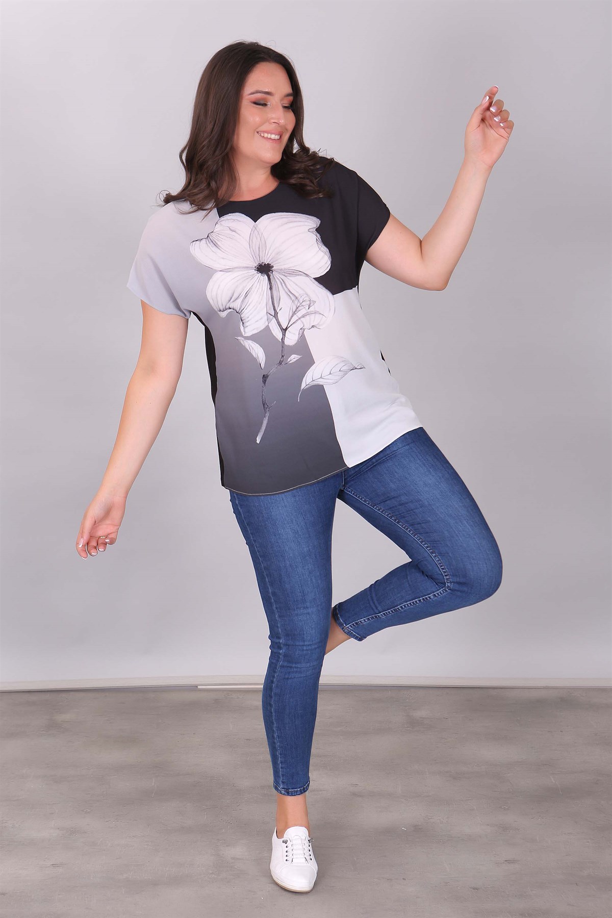 Yonca Desenli Düşük Kol Siyah Bluz