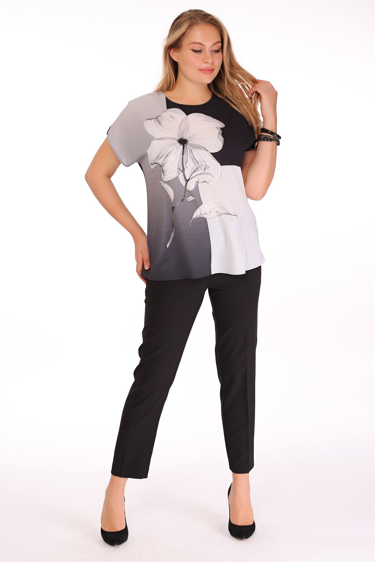 Yonca Desenli Düşük Kol Siyah Bluz