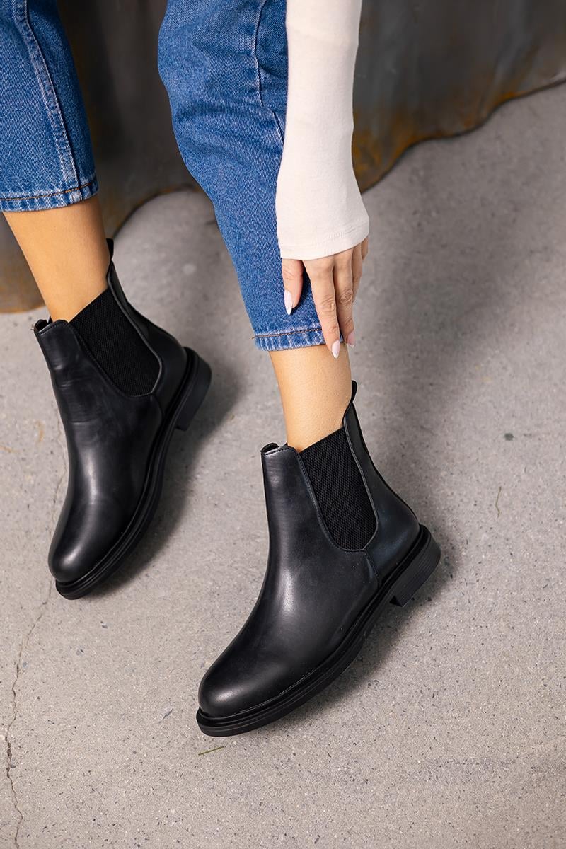 Siyah 2 cm Taban Kadın Bot Violeta