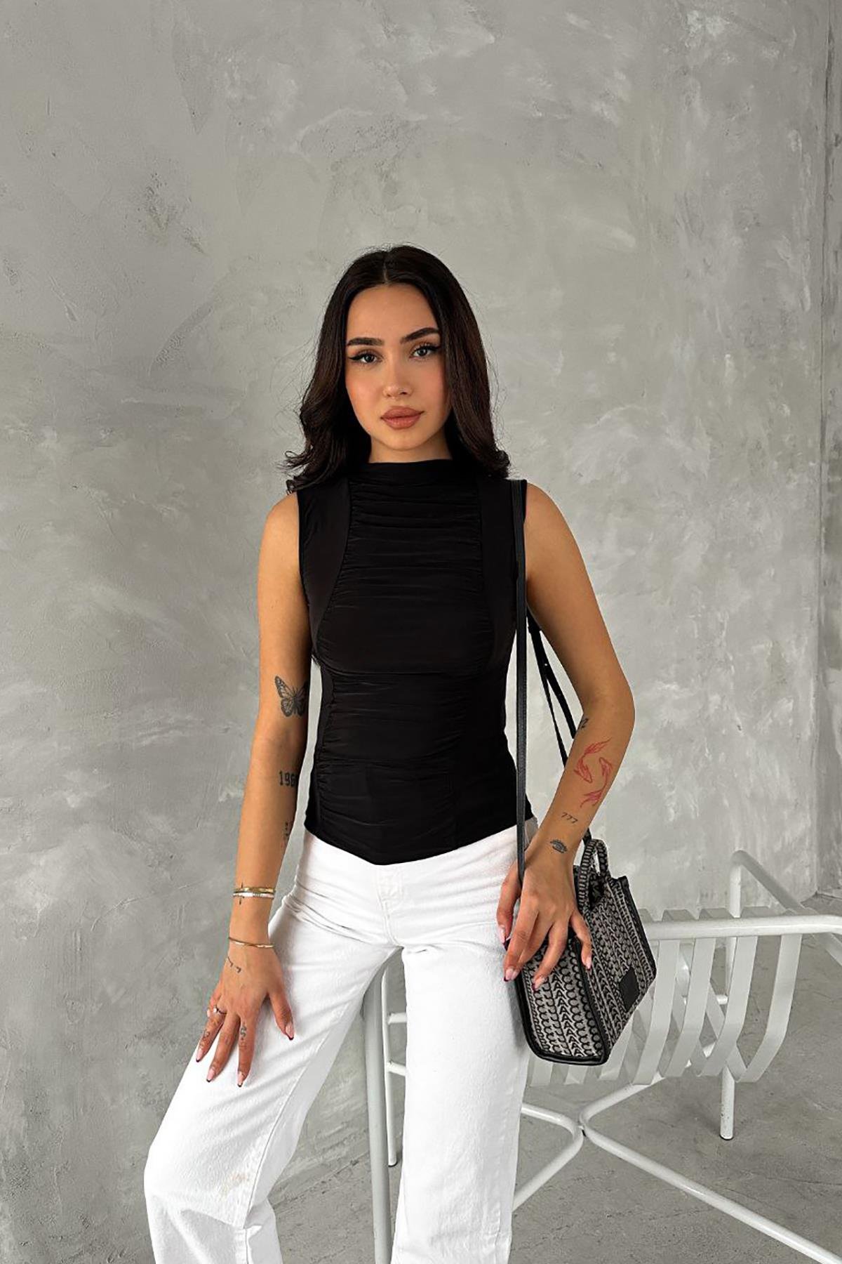 Siyah Sıfır Kol Sandy Kumaş Bluz 