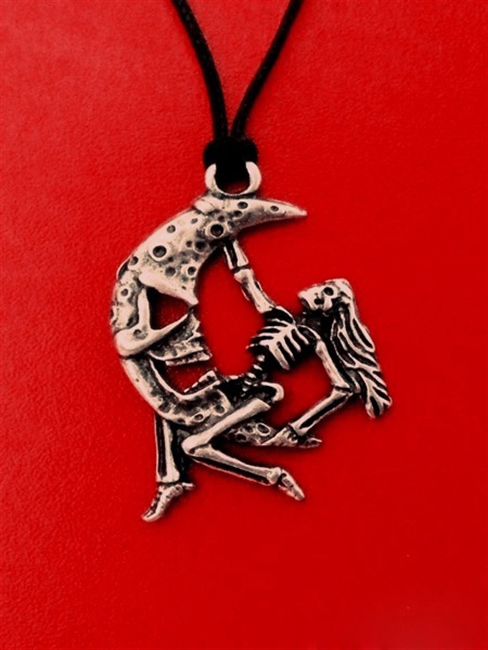 Ay ve Kurukafa Kolye