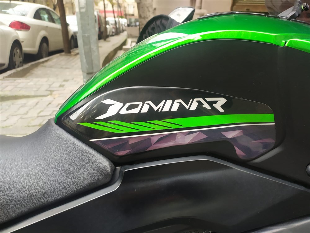 Bajaj Dominar 400 Türk Bayraklı Yan Pad Koruma Sticker