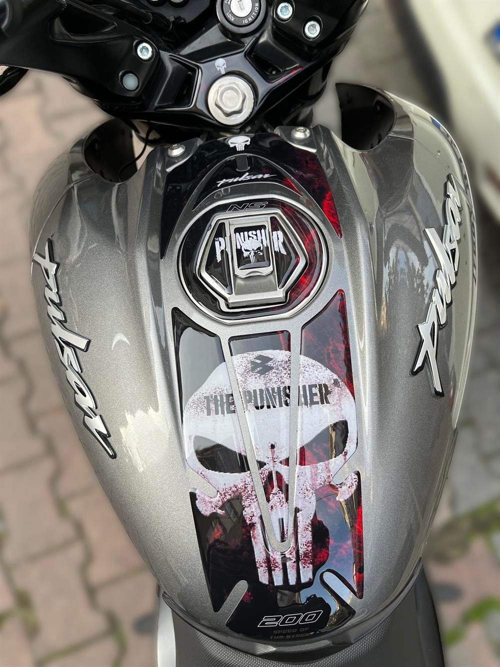 Bajaj Pulsar NS 200 Full Tank Pad Grenaj Set Punisher