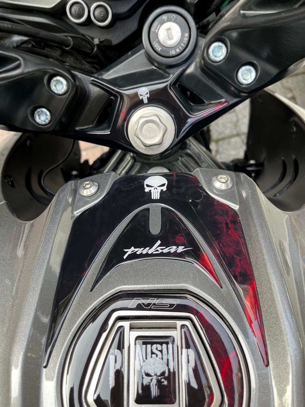 Bajaj Pulsar NS 200 Full Tank Pad Grenaj Set Punisher