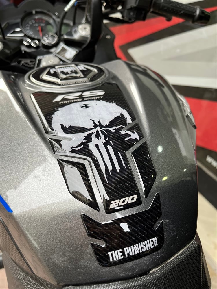 Bajaj Pulsar RS 200 Siyah Karbon Punisher Edition Gidonlu Tank Pad Set