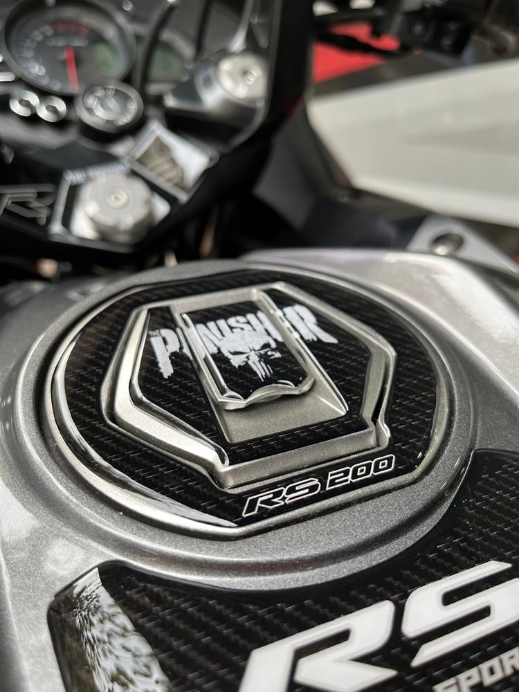 Bajaj Pulsar RS 200 Siyah Karbon Punisher Edition Gidonlu Tank Pad Set