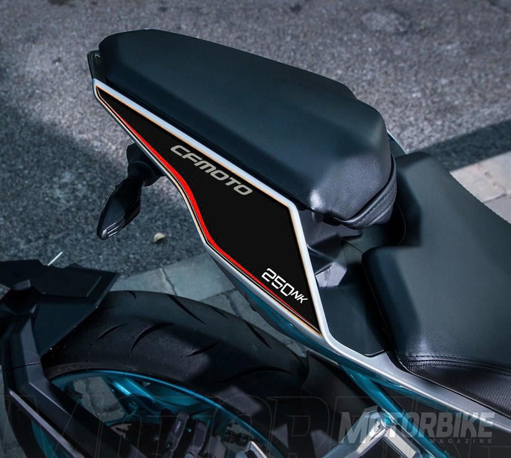 Cf Moto 250 NK SİYAH KIRMIZI KUYRUK PAD