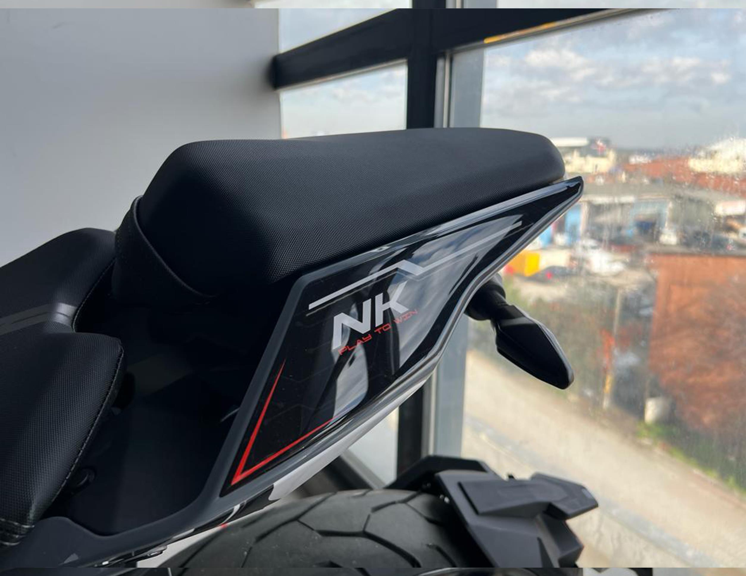 Cf Moto NK 250 2023 Uyumlu Kuyruk Pad Kırmızı Redlinegrafik