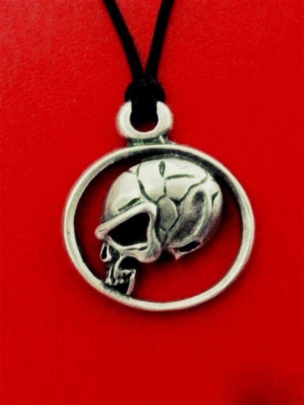 Halka İçinde Kurukafa Kolye