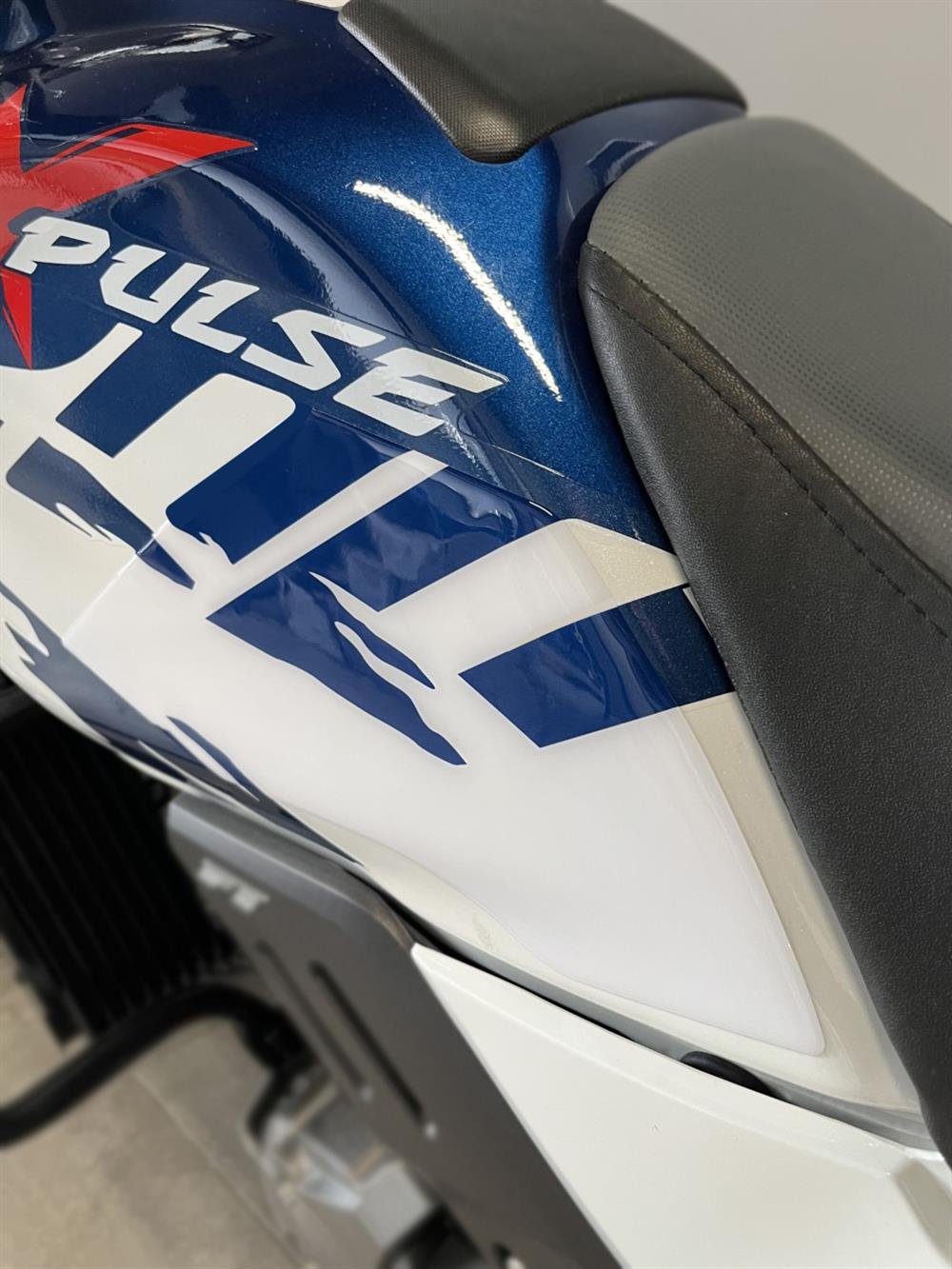 Hero Xpulse Beyaz Mavi Yan Pad Sticker