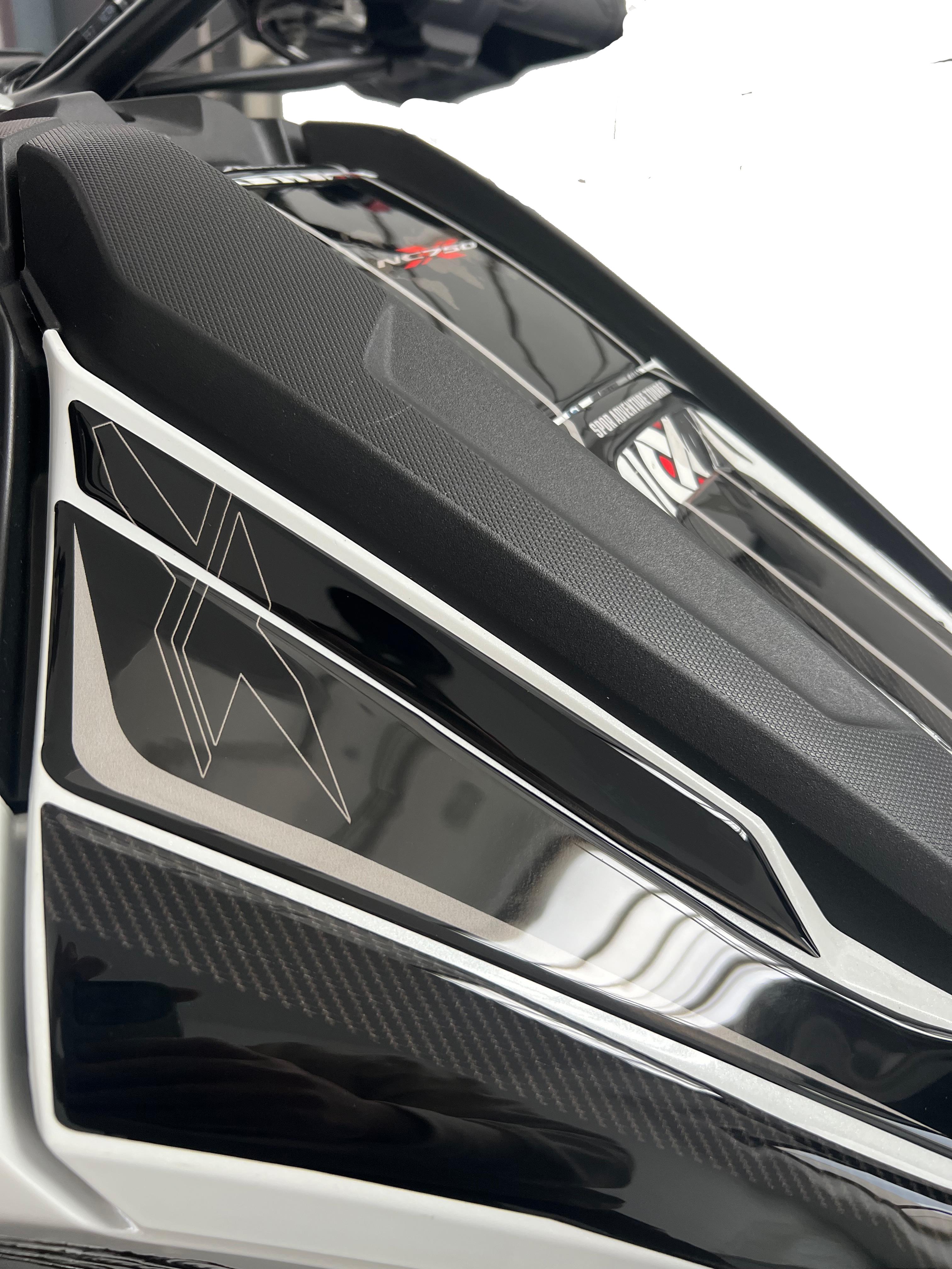 Honda NC750X 2021 - 2023 17 Parça Uyumlu Karbon SiyahTank Pad Redlinegrafik