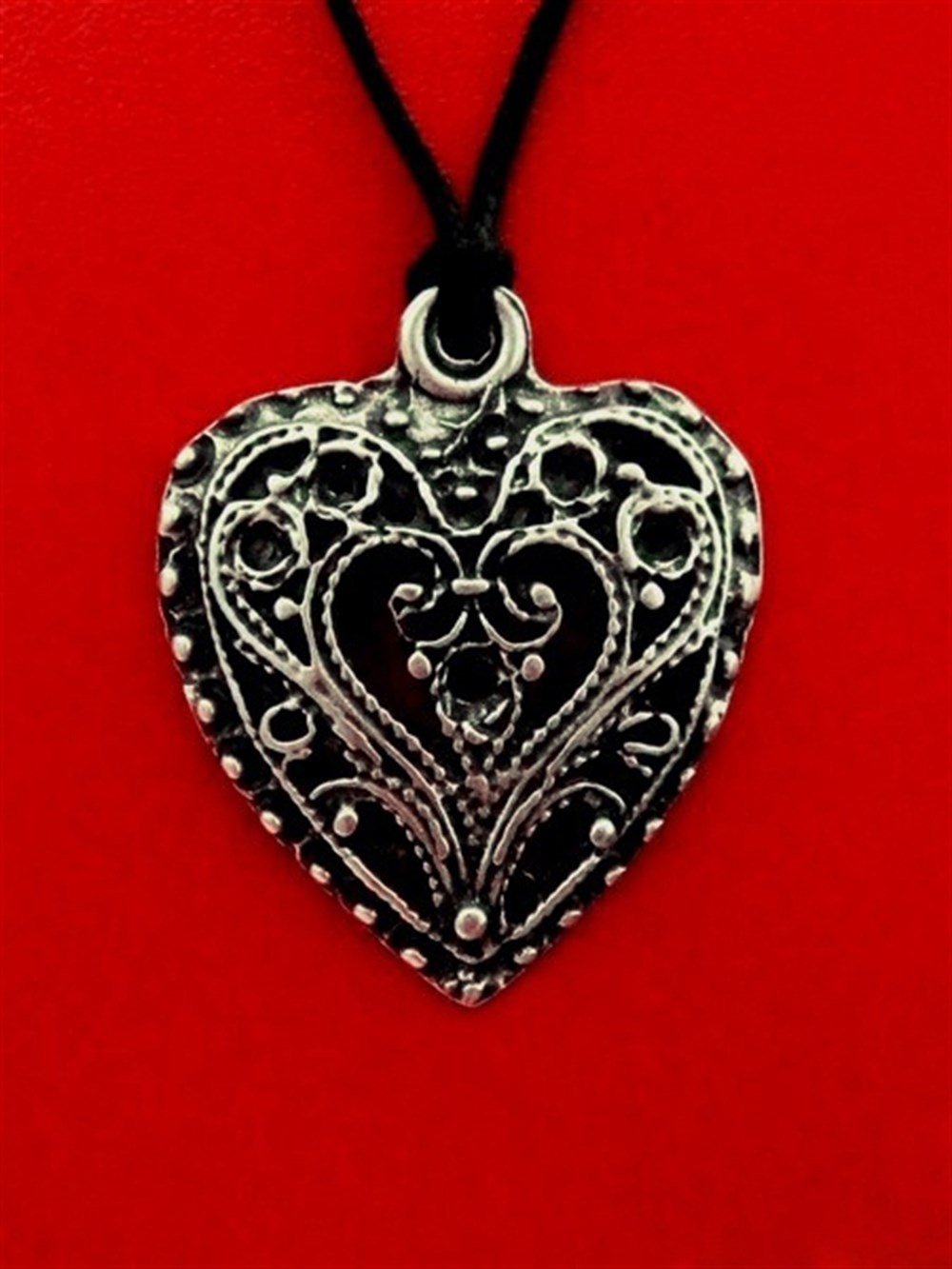 İşlemeli Kalp Kolye