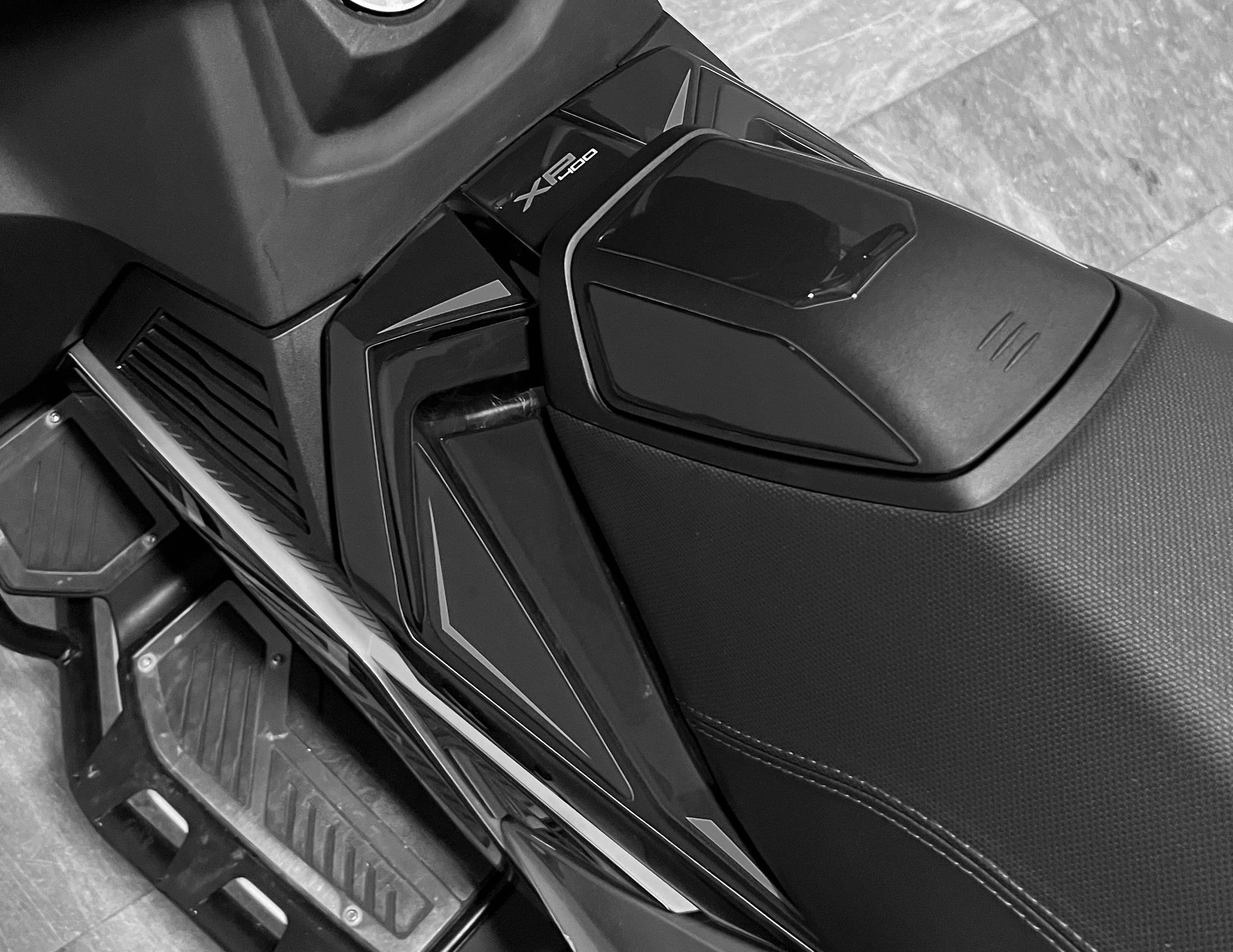 Peugeot XP-400 Uyumlu Tank Pad Set Siyah Beyaz Redline Grafik