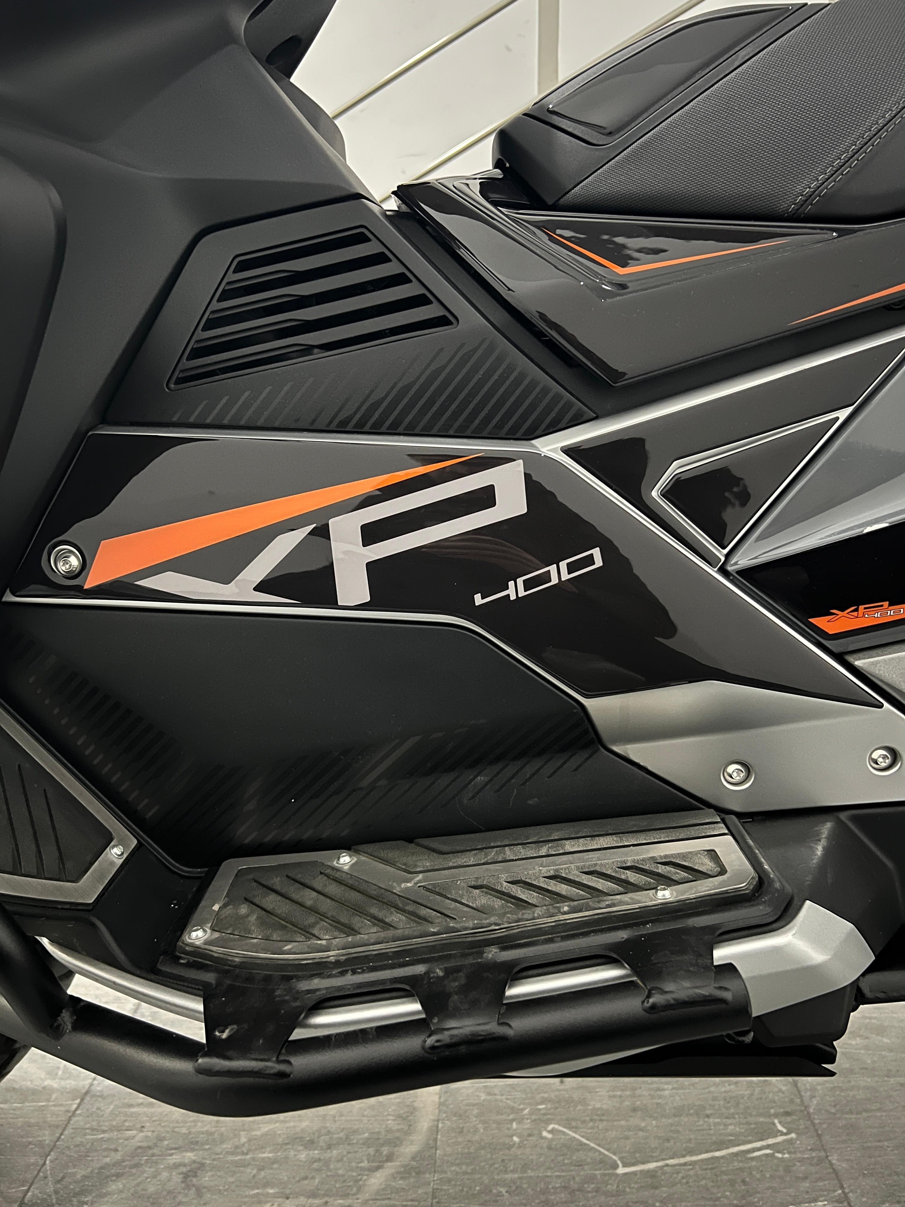 Peugeot XP-400 Uyumlu Yan Pad Set Siyah Turuncu Redline Grafik