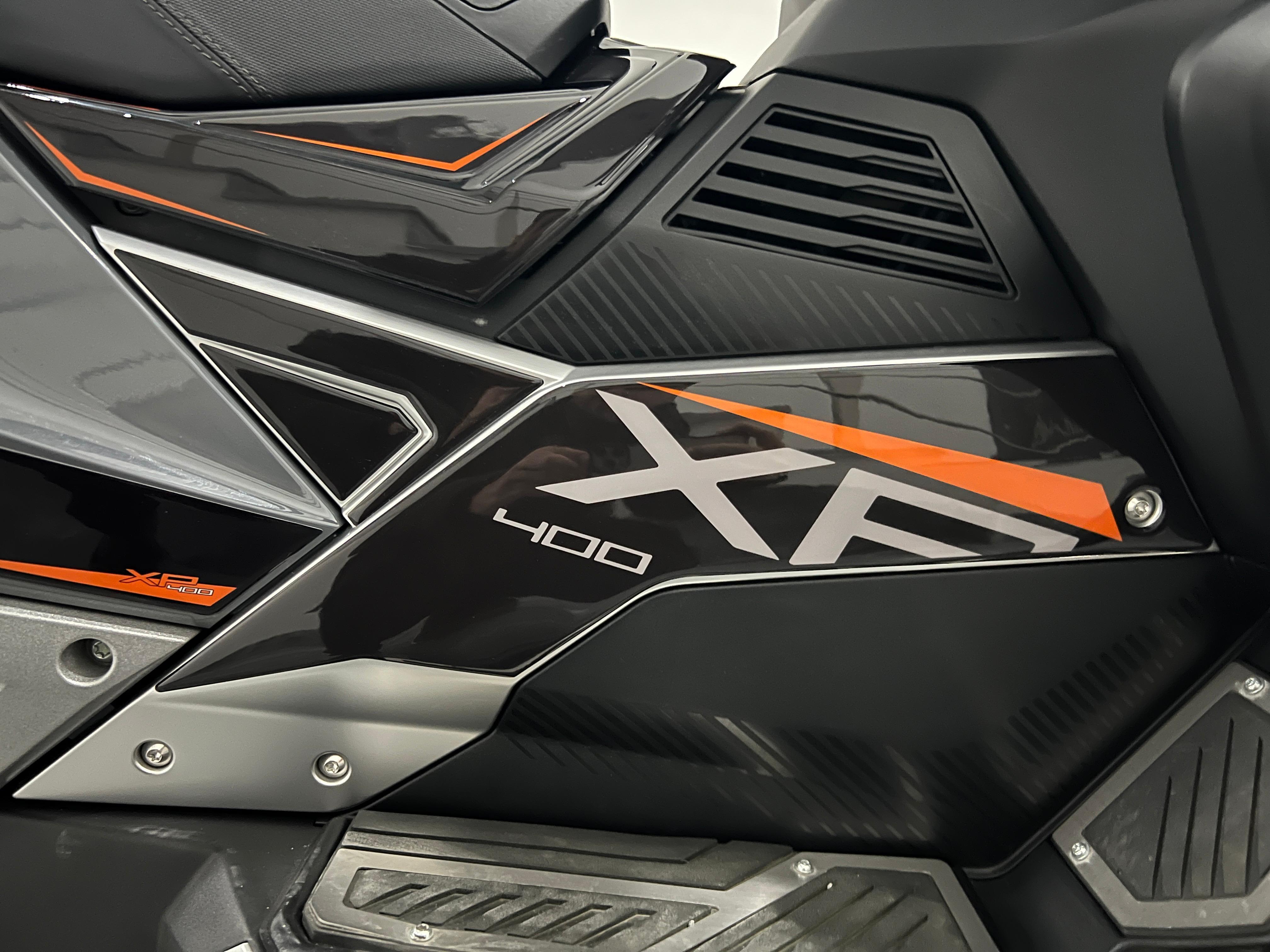 Peugeot XP-400 Uyumlu Yan Pad Set Siyah Turuncu Redline Grafik