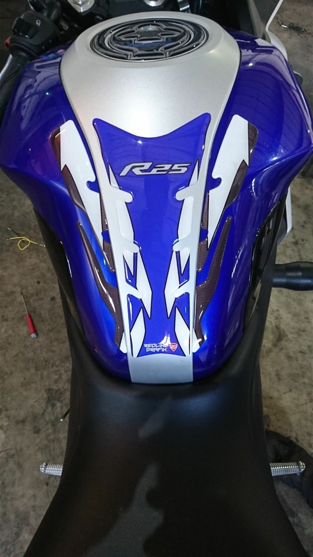 Race Blue Yamaha R25 Tank Pad