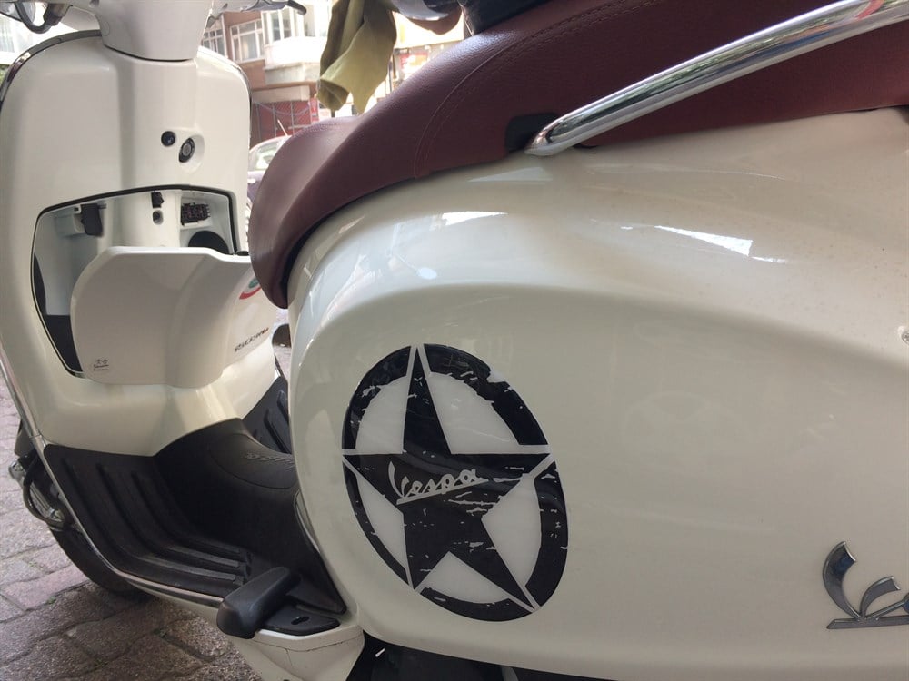 Vespa Yan Sticker Seti