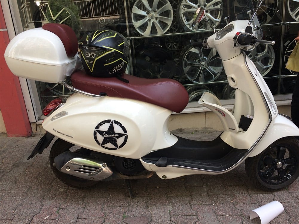 Vespa Yan Sticker Seti