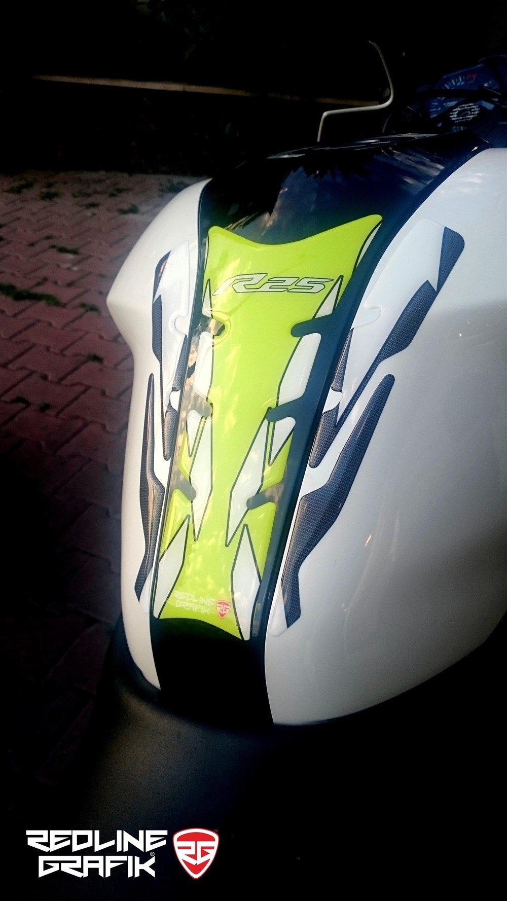 Yamaha R25 Nightflue Tank PAD