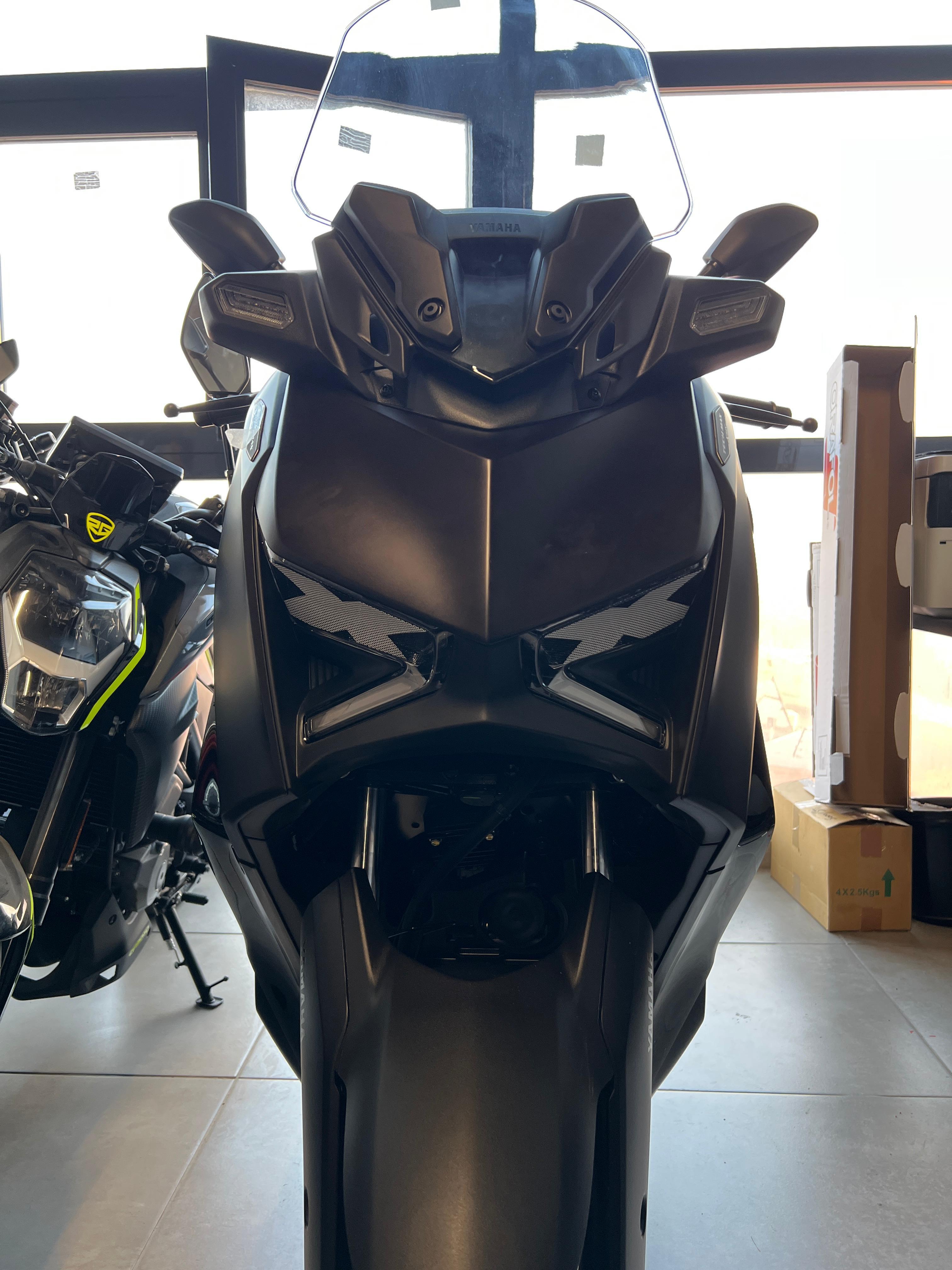 Yamaha Xmax 250 X Far Siyah Beyaz Far Sticker Far Gözü Far Filesi Etiket 