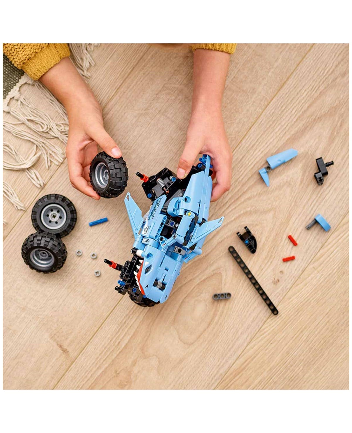 Breadcrumbut, Lego, LEGO Technic Monster Jam Megalodon 42134