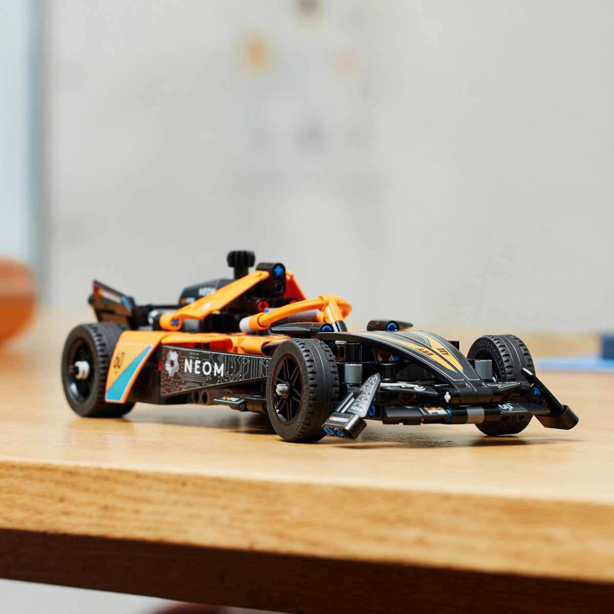 Breadcrumbut, Lego, LEGO Technic NEOM McLaren Formula E Yarış Arabası 42169