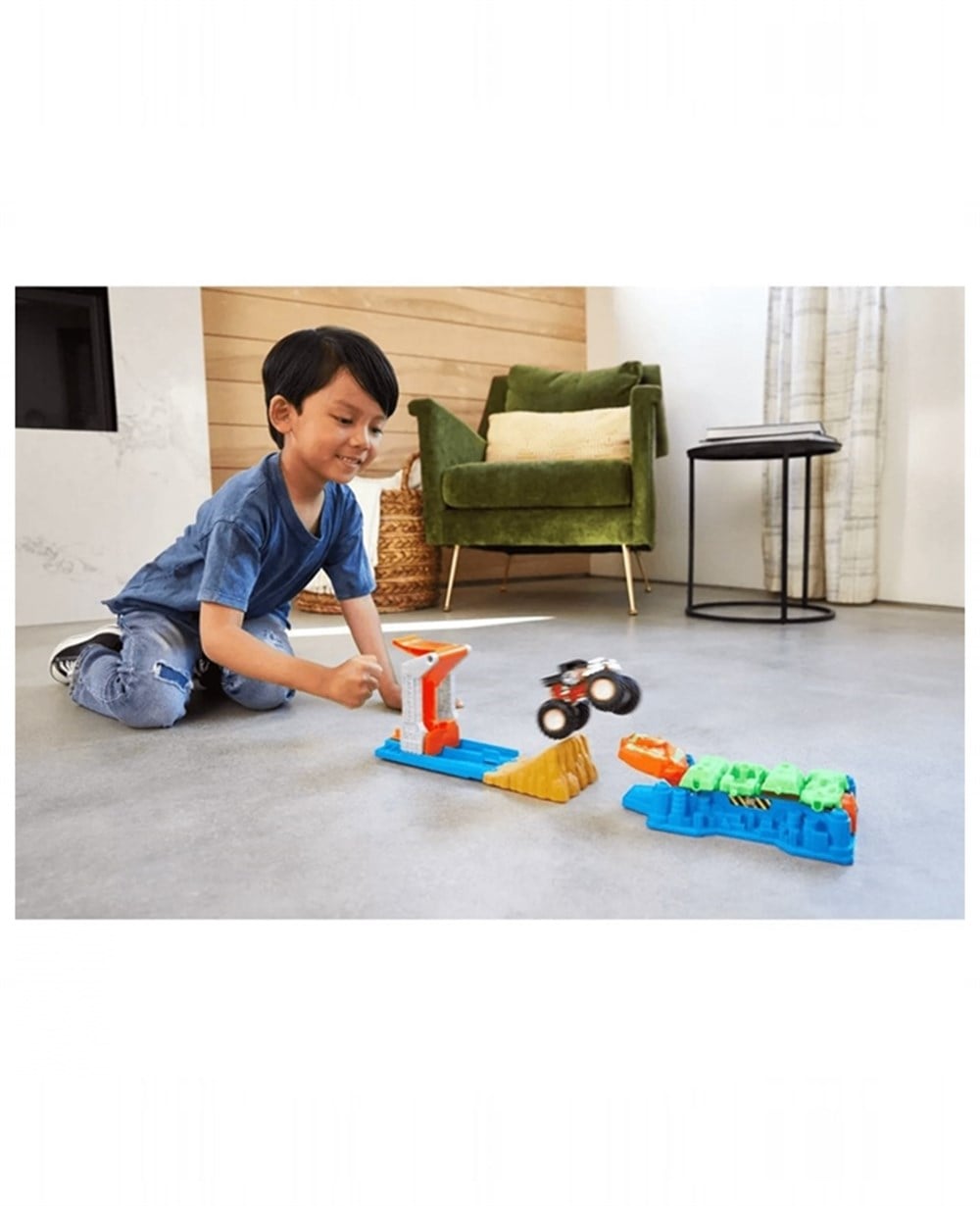 Breadcrumbut, Hot Wheels, Monster Trucks Fırlat ve Çarpış Oyun Seti GVK08