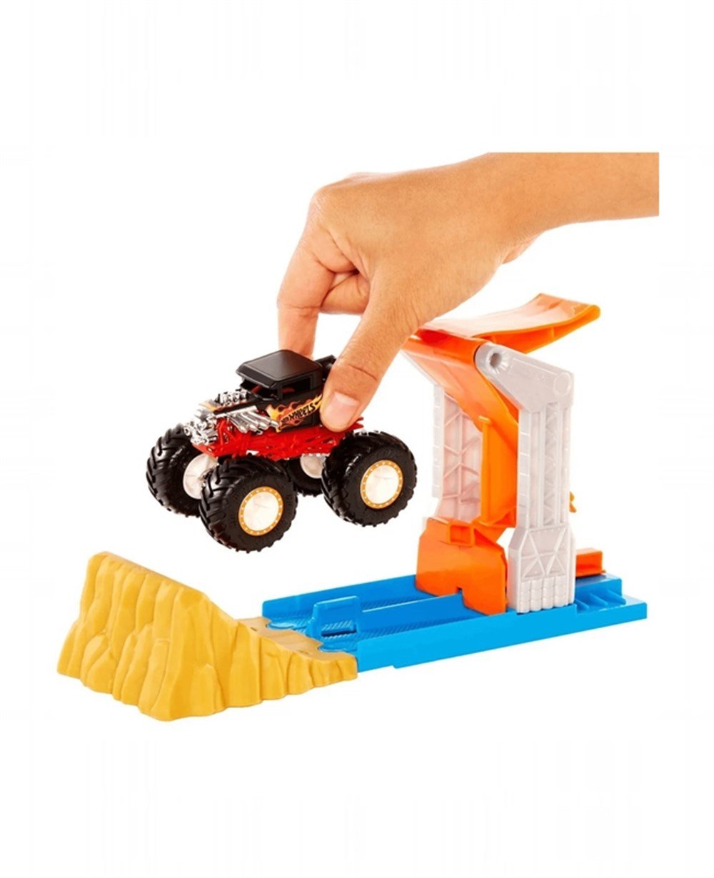 Breadcrumbut, Hot Wheels, Monster Trucks Fırlat ve Çarpış Oyun Seti GVK08