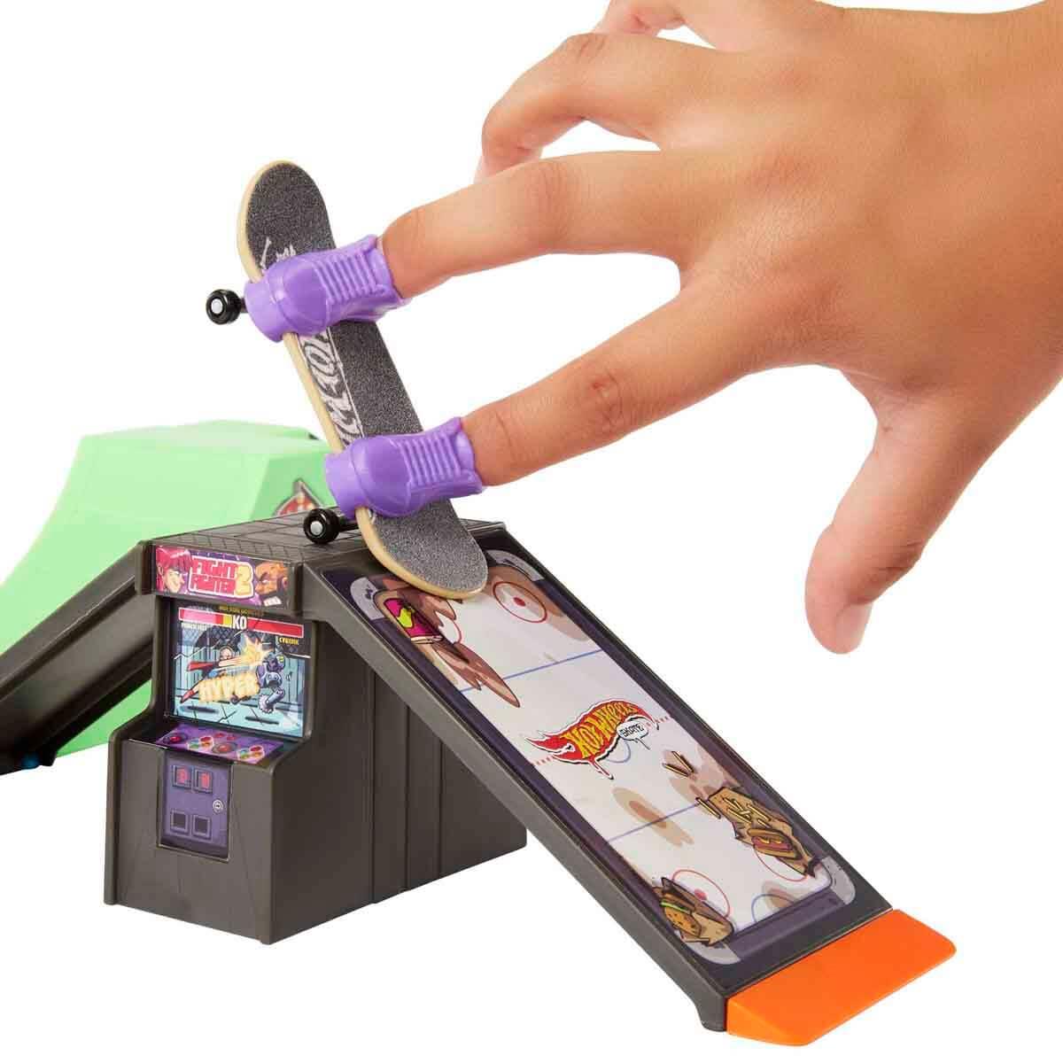 Hot Wheels Oyun Setleri, Mattel, Hot Wheels Skate Parmak Kaykay Macerasına Başlangıç Seti HGT91 HMJ98 Arcade Skatepark