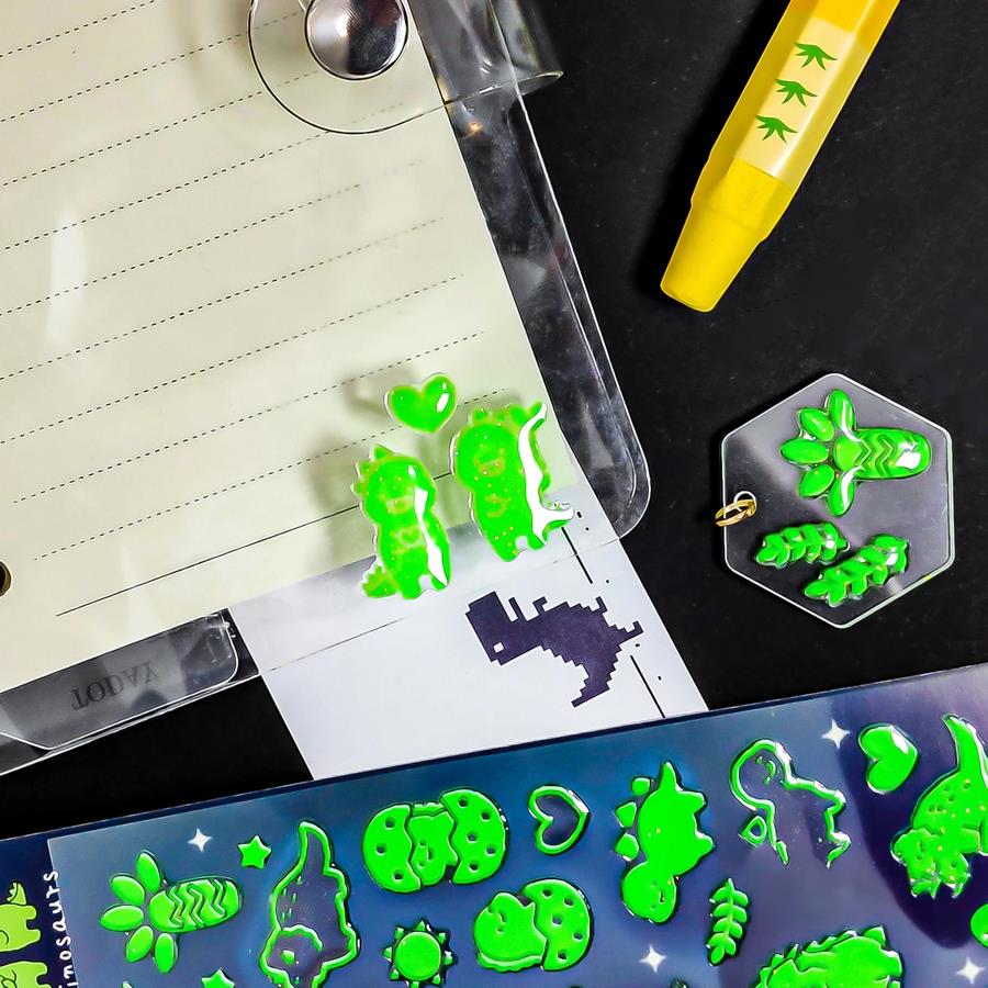 BP STICKER LUMINOUS DINOSAUR....