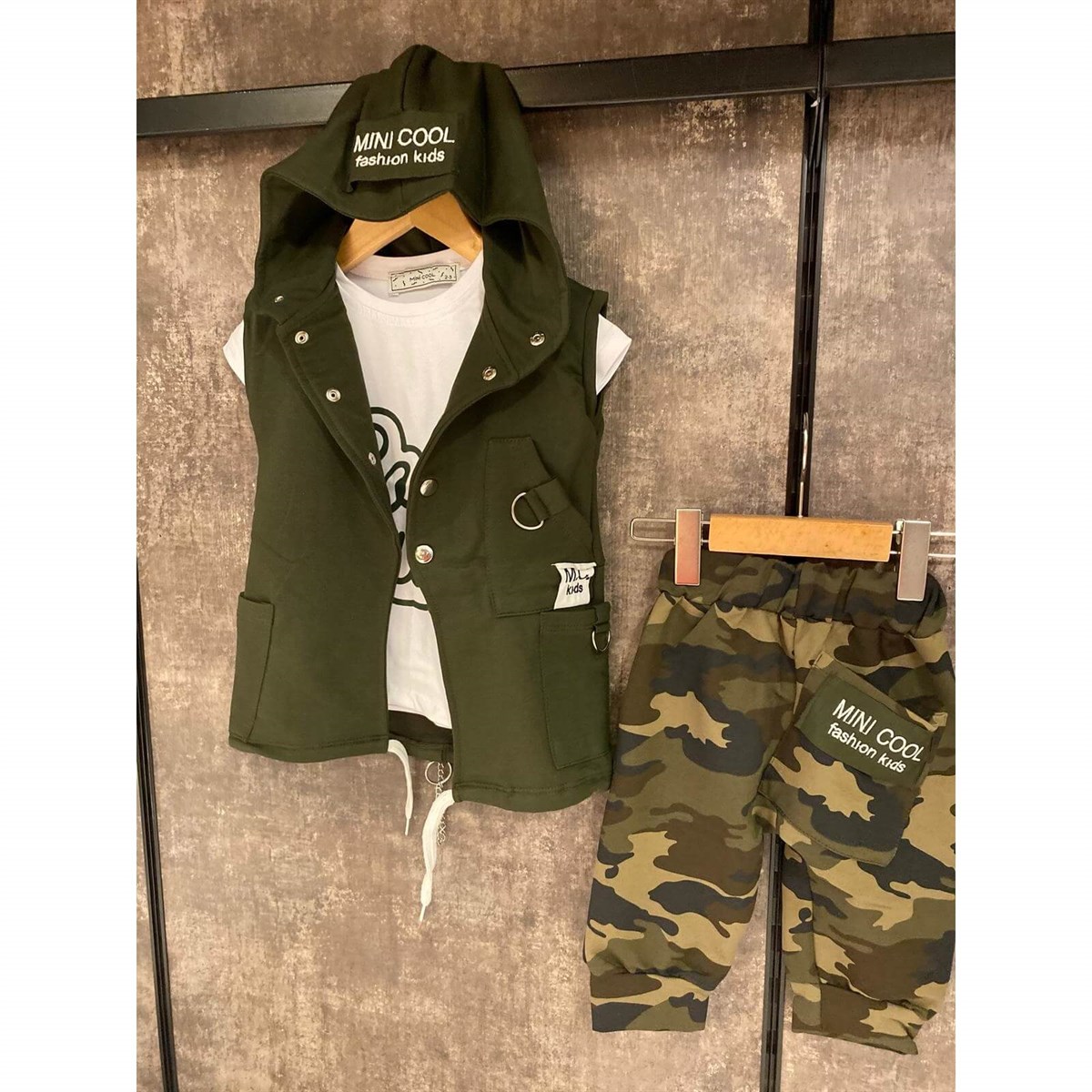 Erkek Çocuk Zincir Detaylı Kaprili Kamuflaj Takım-Erkek Çocuk Alt Üst Takım-QuzucukKids.com