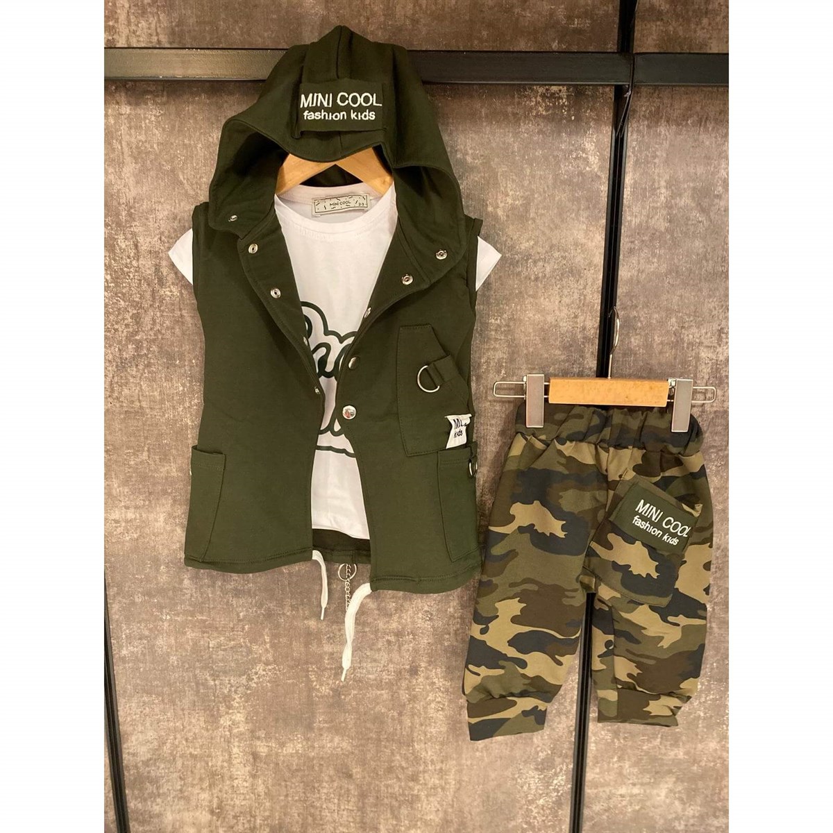 Erkek Çocuk Zincir Detaylı Kaprili Kamuflaj Takım-Erkek Çocuk Alt Üst Takım-QuzucukKids.com