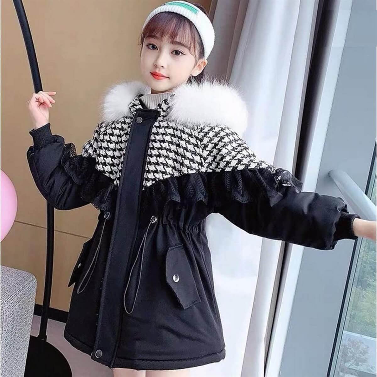 Kız Çocuk Kürk Yakalı Güpürlü Siyah Mont-Kız Çocuk Mont-QuzucukKids.com