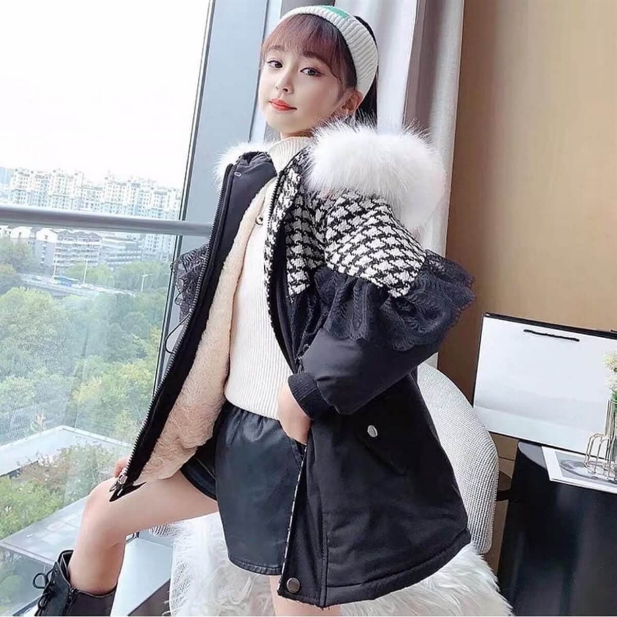 Kız Çocuk Kürk Yakalı Güpürlü Siyah Mont-Kız Çocuk Mont-QuzucukKids.com