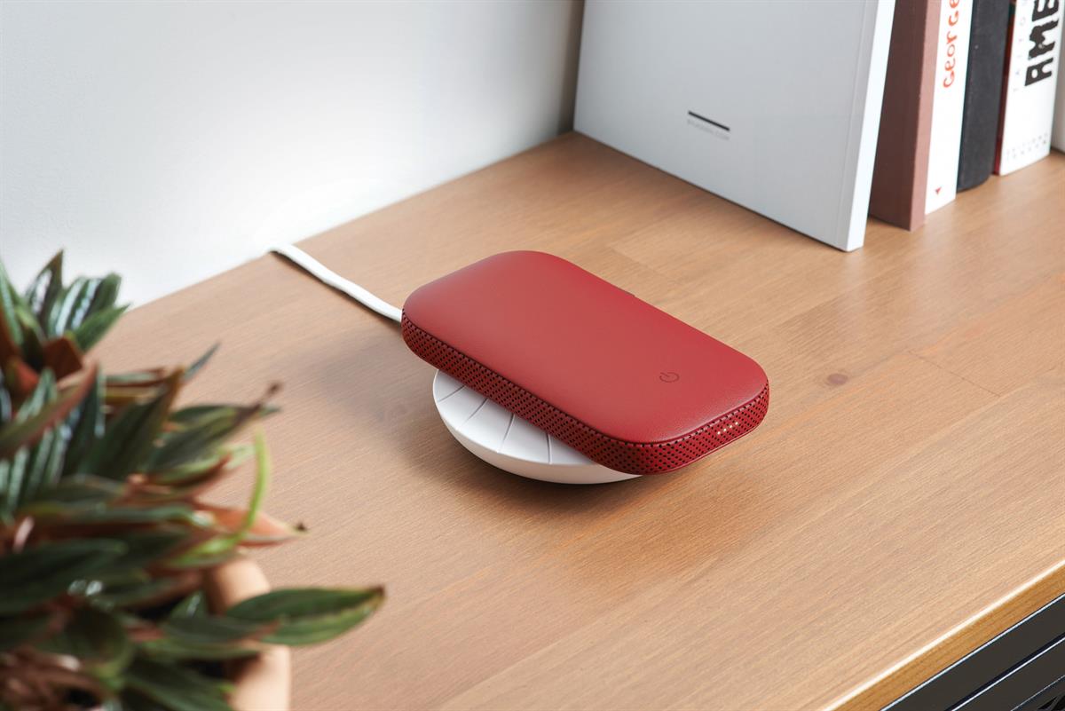 Lexon Powersound Deri Kablosuz  Şarj Cihazı ve Bluetooth Hoparlör Kırmızı