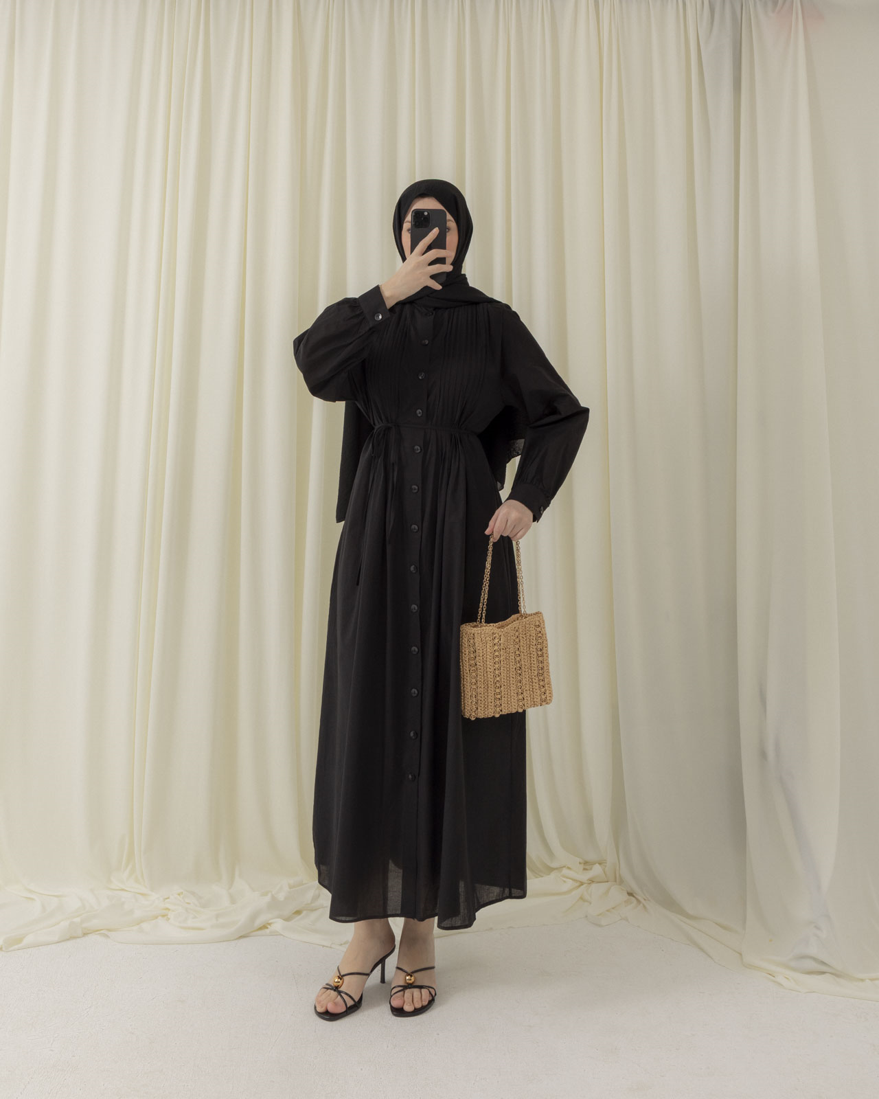 Allerli Boydan Düğmeli Siyah Elbise