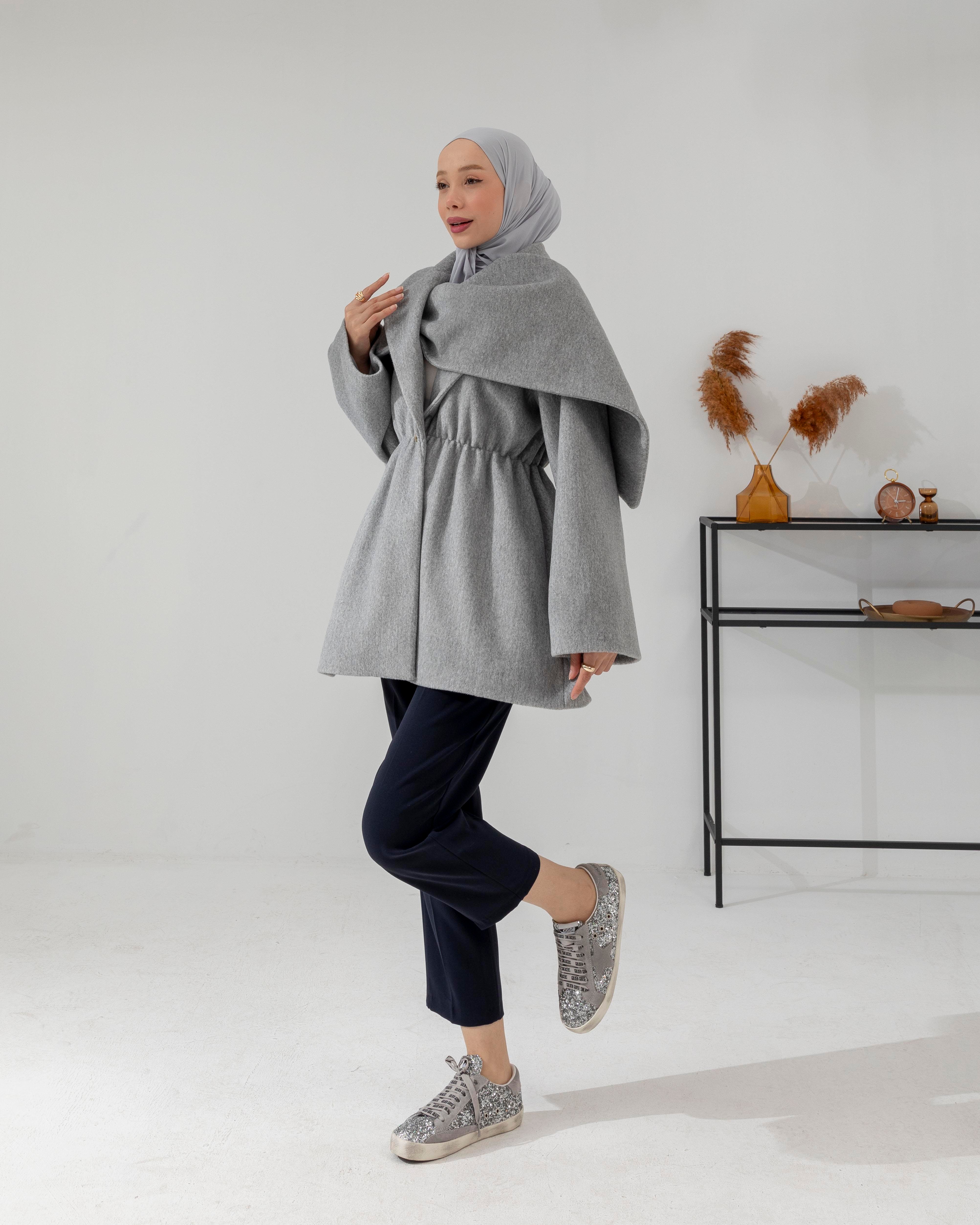 Atkı Detaylı Beli Lastikli Gri Kaşe Ceket