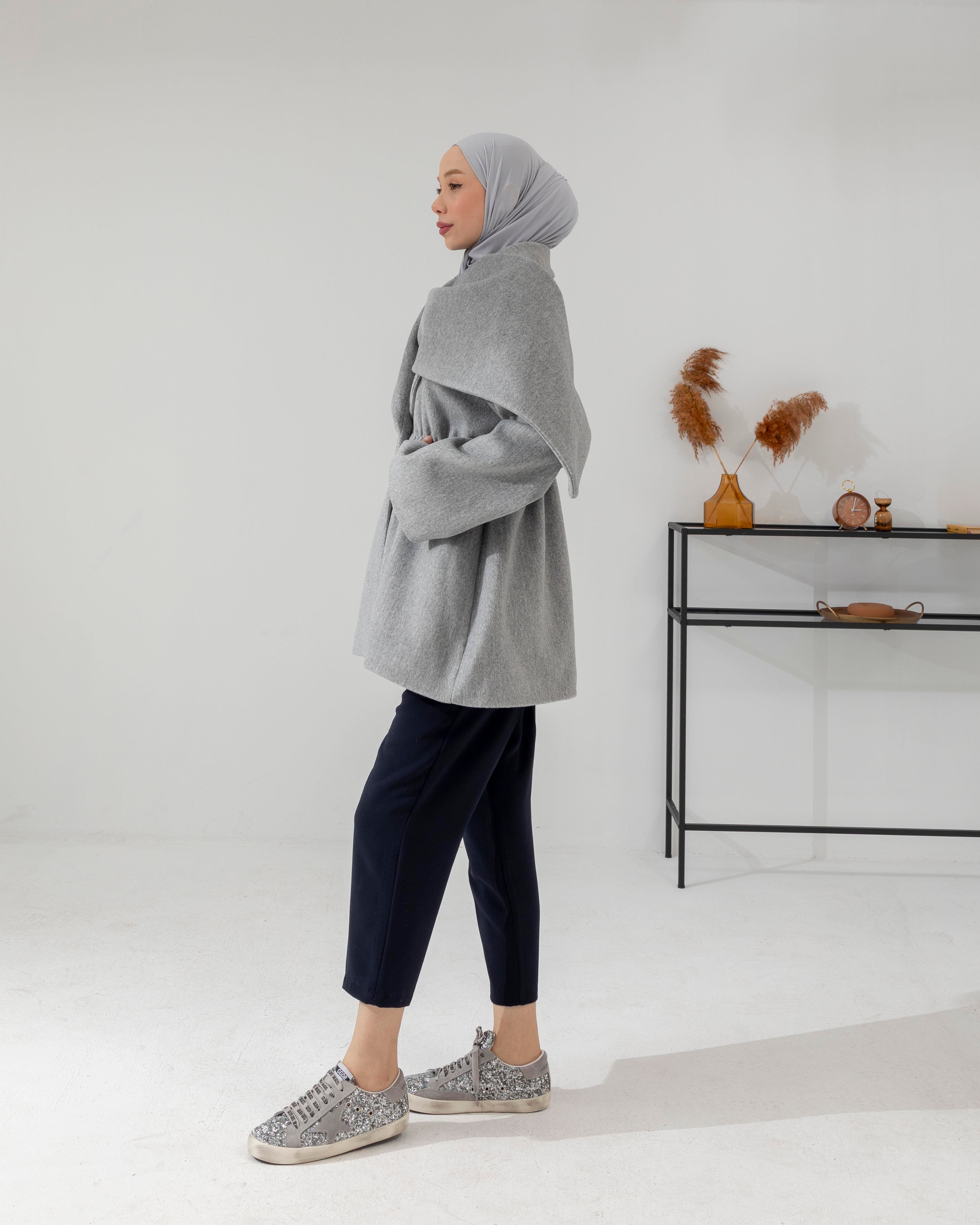 Atkı Detaylı Beli Lastikli Gri Kaşe Ceket