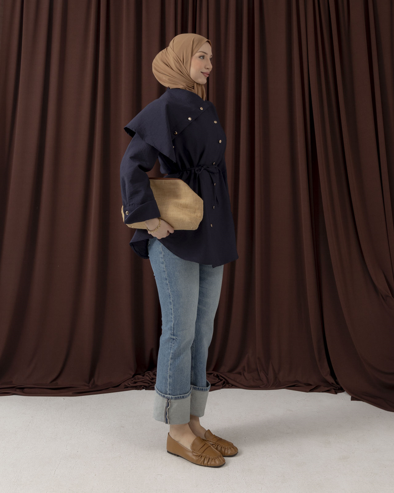 Büyük Yaka Lacivert Gömlek