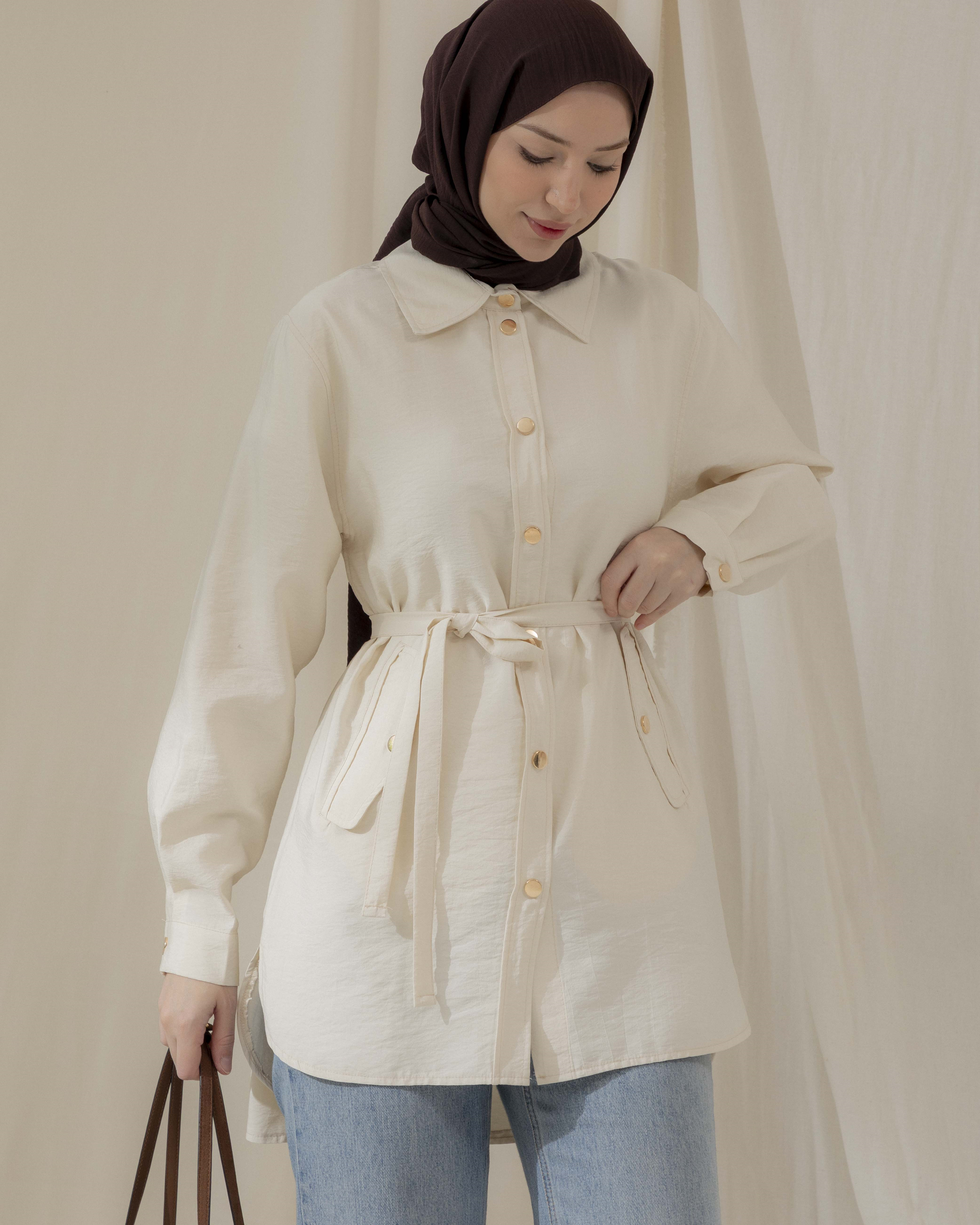 Cep Detaylı Krem Gömlek