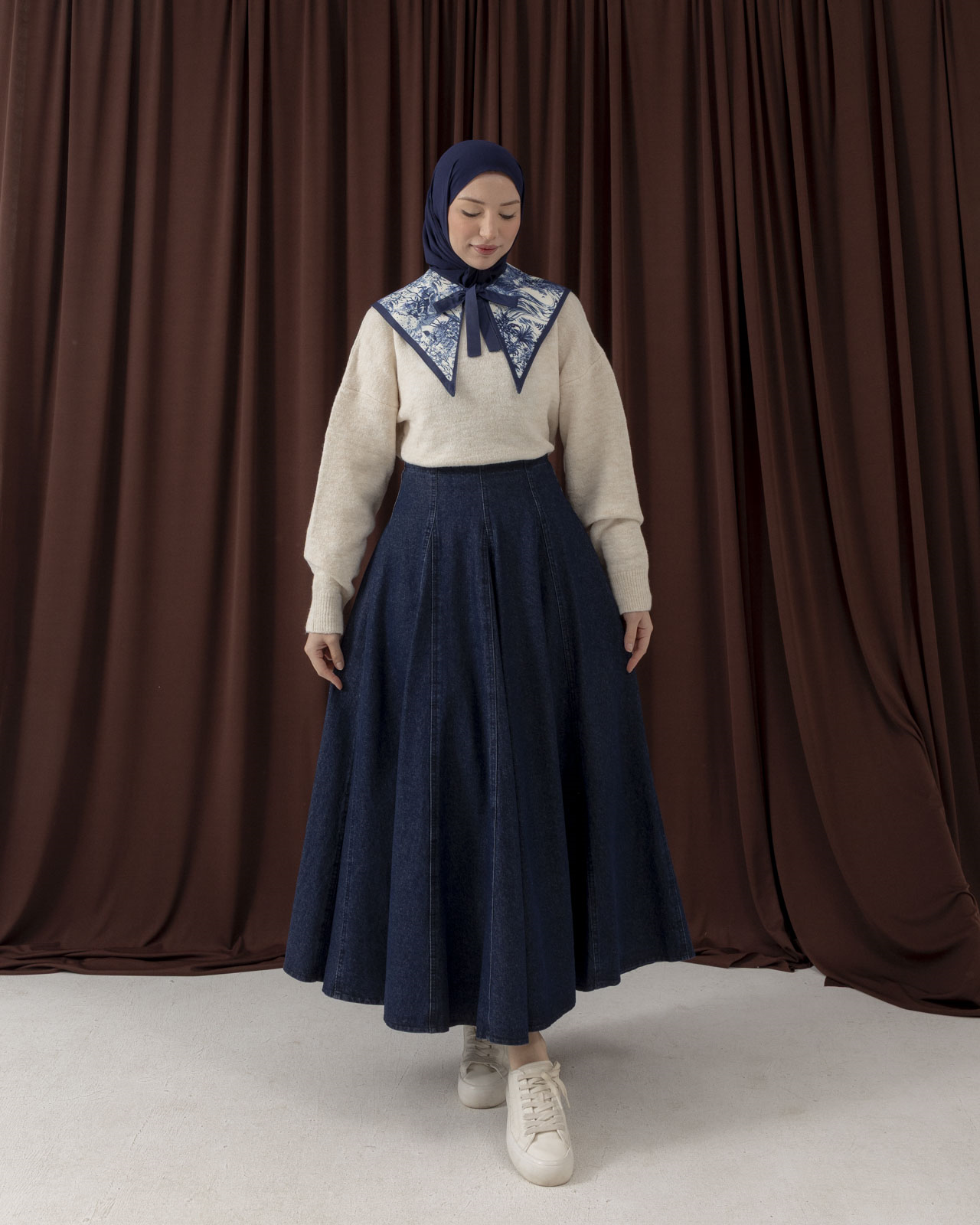 Desenli Lacivert Yakalık